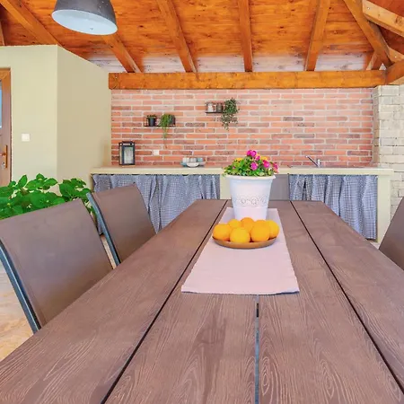 Holiday home Amazing In With Wifi Polaca